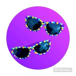 Mardi Gras Sunglasses💜💚💛 (1 Available)